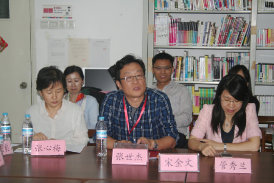 (青岛绮丽佳荣制衣有限公司总经理张世杰先生发言)